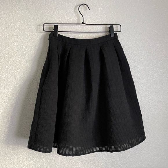 Armani Exchange Women’s Textured Pleated A-Line Skirt 2 Black - Picture 3 of 12